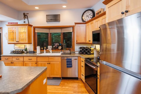 Kitchen includes a lot of storage space for guest's food