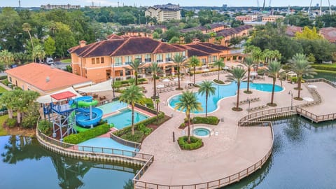 Regal Oaks resort clubhouse