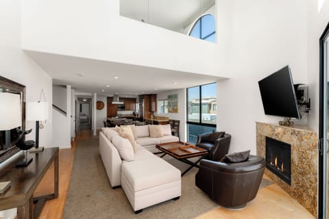 Living room w/ bay views, fire place and smart TV