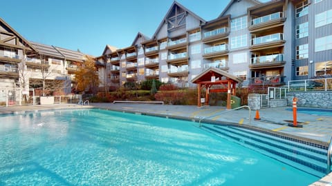 Heated swimming pool open all year round