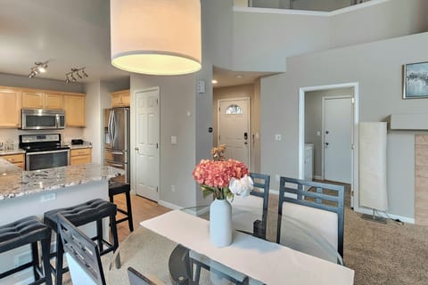 Dining Area | Dishes & Flatware Provided