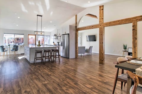 Kitchen | Cooking Basics | Coffee Maker | Paper Towels/Trash Bags Provided