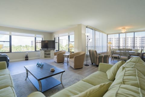 Gulf and Bay Club B301