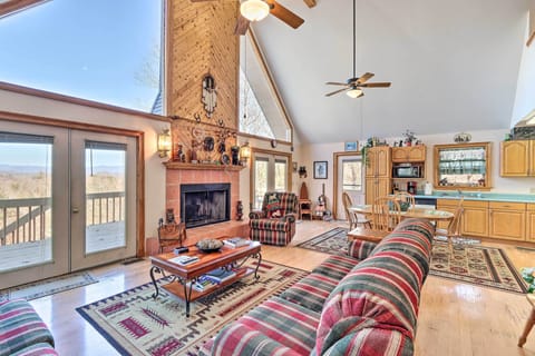 Living Room | Flat-Screen Cable TV | Central A/C | Electric Heat