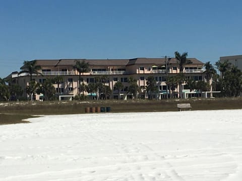 Sunset Royale - 300, Tropical Sands Accommodations