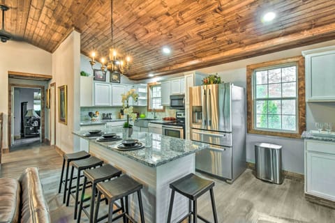 Kitchen | Stove/Oven | Refrigerator w/ Water Filter & Ice Maker | Coffee Maker