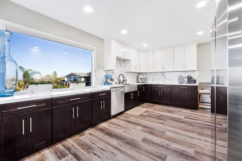 Modern, updated, and spacious kitchen!