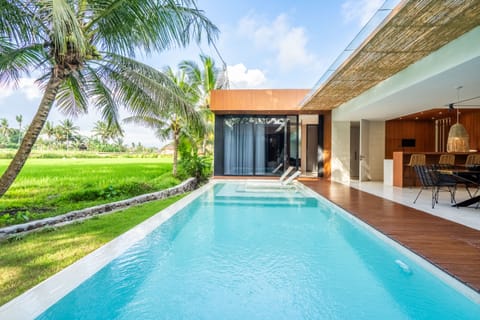 Exterior, Swimming Pool