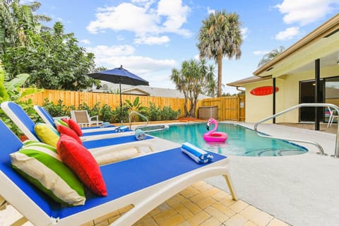 Heated Pool & Jacuzzi