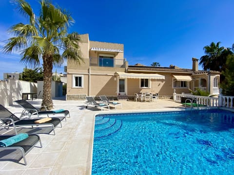 Villa & Pool 