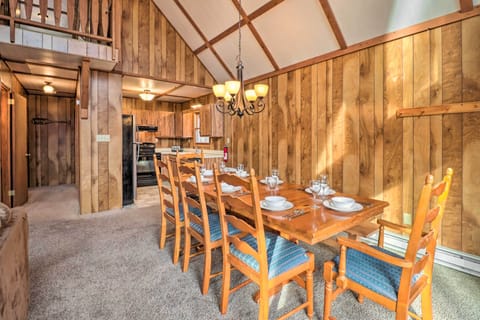 Dining Area | Free WiFi