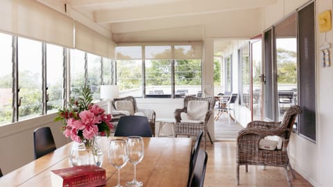 Covered sun room with connected veranda and Bbq