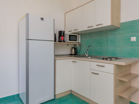 Sink, Kitchen Sink, Tap, Cabinetry, Countertop, Building, Kitchen, Kitchen Stove, Interior Design, Plumbing Fixture