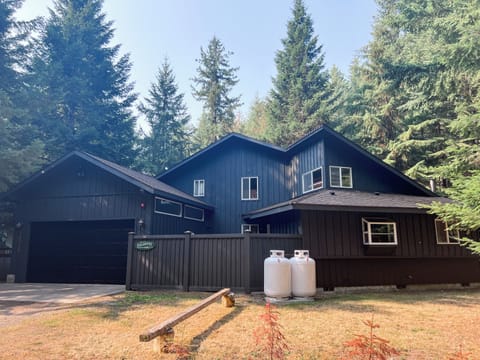 Welcome to Crystal Rainier Retreat