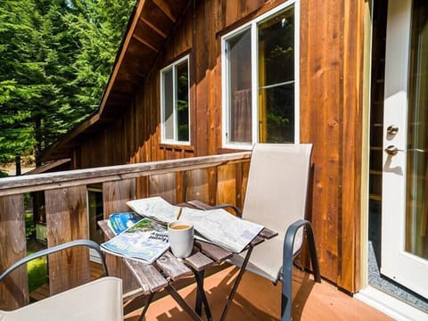 Private balcony off upstairs bedroom