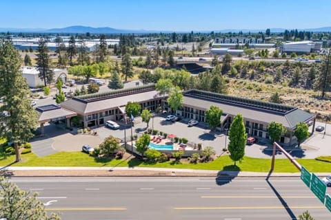 Settle into a comfortable stay at this easy-to-find hotel.
