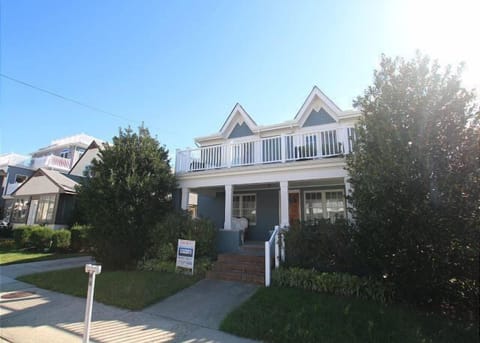 6 Hickman - Ocean Block Home in South Rehoboth, Steps to the Boardwalk and Beach