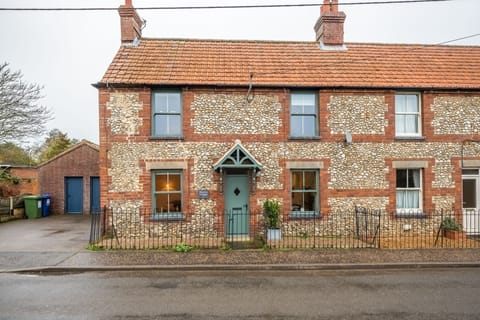Maurice Cottage, Docking: A traditional brick and flint Norfolk cottage