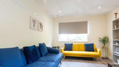 Living Room / Lounge