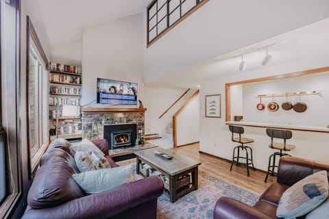 Home Decor, Furniture, Indoors, Living Room, Fireplace