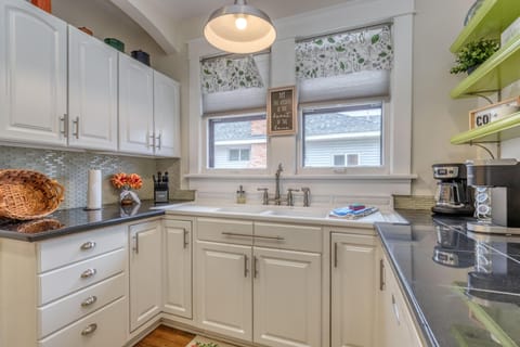 From morning coffee to dinner feasts, this kitchen has you covered.