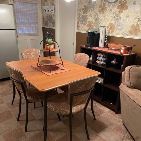 Dining room - seats 4