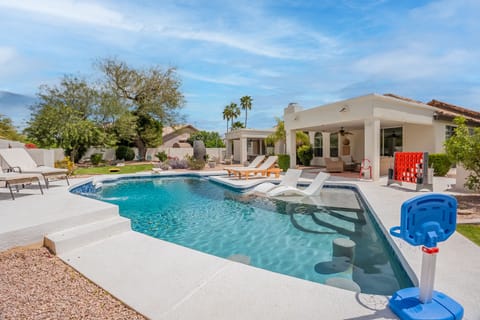 Stunning pool with 4 pool chairs and two baja chairs