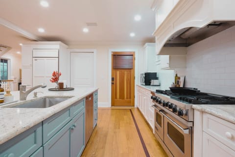 Viking Range - 6 Burner - Double Ovens