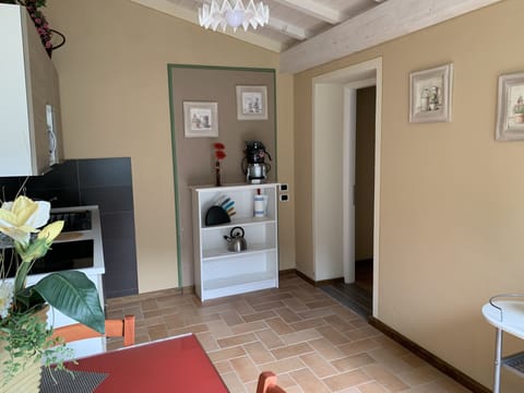 POETRY - cottage with garden, shared pool, private patio Cottage in Emilia-Romagna