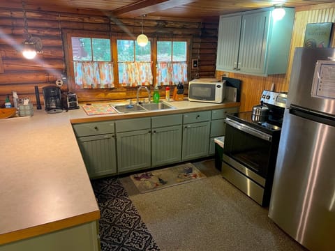 Family-sized kitchen ft. a new stainless steel oven, with a built-in AIR FRYER!