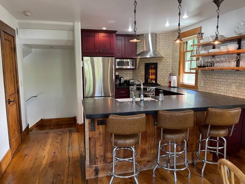 Very well equipped, modern kitchen with a gas range