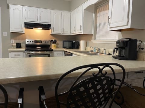 Kitchen, Keurig single cup and pot coffee maker