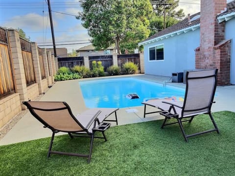 12'*28' Pool. Pool toys available!