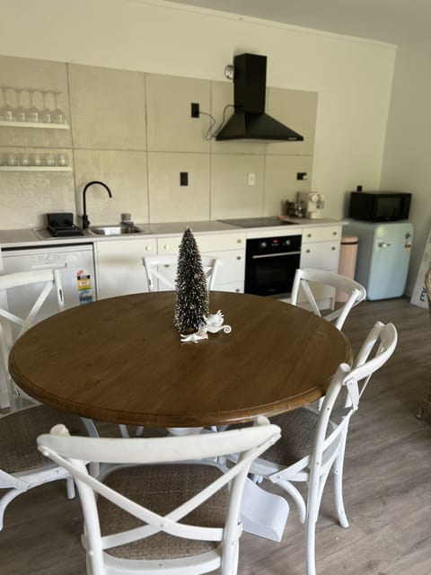 Open plan living, kitchen and dining