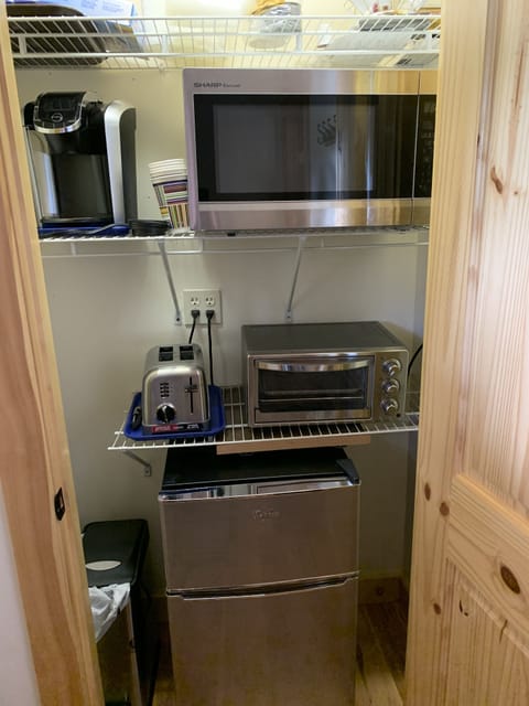 Kitchenette - perfect for reheating snacks or making a quick breakfast.  