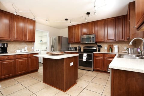 This premium kitchen is sure to inspire your inner chef! You’ll love trying out new recipes here, from the stainless steel appliances to the vast counter space to the fabulous kitchen island. 