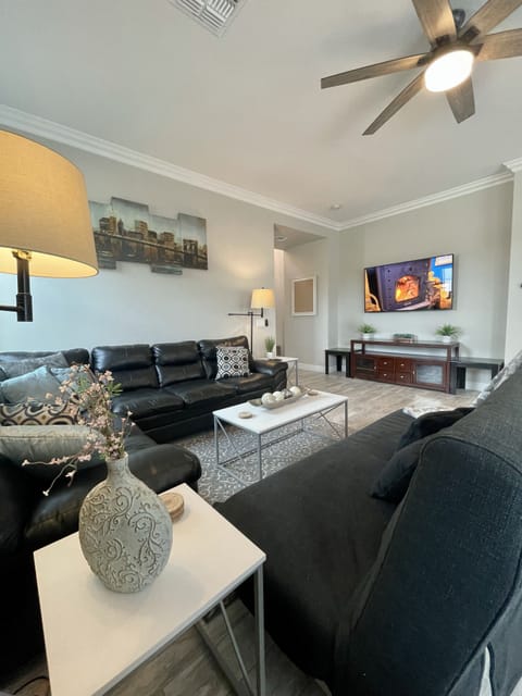 Living Room w/ Futon