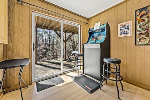 Grassy Paradise's entertainment room