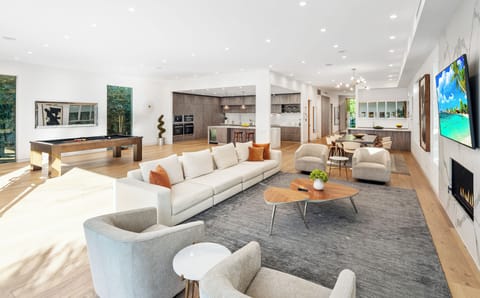 Comfy seating for large groups. Ideal for family holidays and company retreats