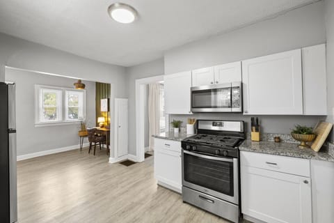 Bright, airy kitchen with modern appliances. Perfect for meal prep and entertaining! 🍳✨