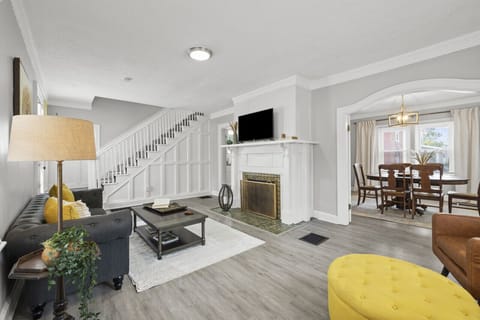 Relax and unwind in this lovely living room, complete with a cozy fireplace and a separate dining area.  Enjoy the comfort and style.  🛋️🔥