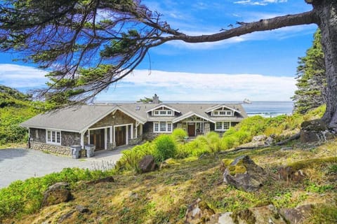 Cove Beach Lodge