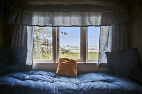 Window Seat at Rustlewood