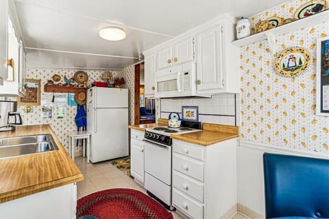 Kitchen at Sandpiper Cottage