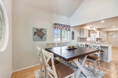 Dining Area at Beach Walk