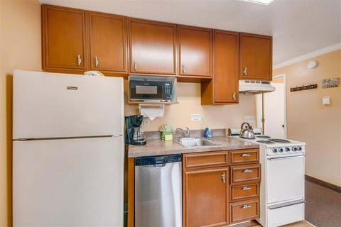 Kitchenette at Sandcastle 603