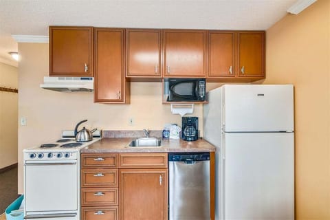 Kitchenette at Sandcastle 604