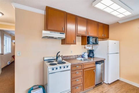 Kitchenette at Sandcastle 604