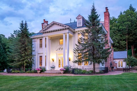 Welcome to Seven Springs Mansion 