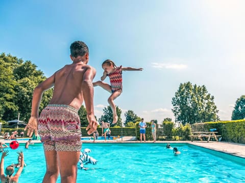 Water, Sky, Plant, Swimming Pool, Tree, Outdoor Recreation, Leisure, Cloud